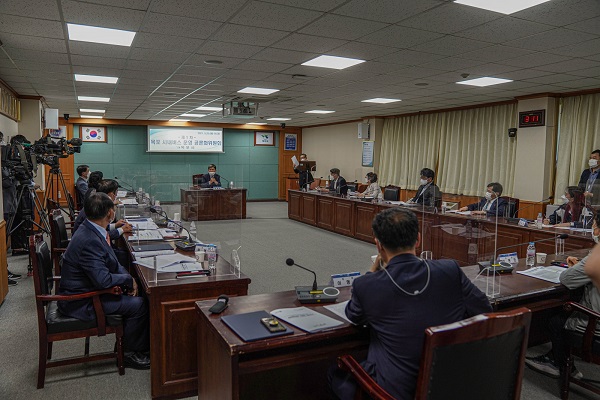 ▲목포 시내버스 운영 공론화위원회가 오는 30일 오후 3시30분 목포시청 상황실에서 제3차 회의 및 용역착수보고회를 개최한다.(사진제공=목포시)