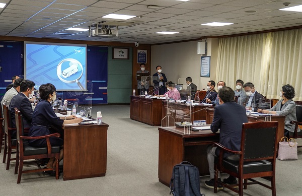 ▲목포 시내버스 운영 공론화위원회가 30일 제3차 회의 및 용역착수보고회를 개최했다.(사진제공=목포시)