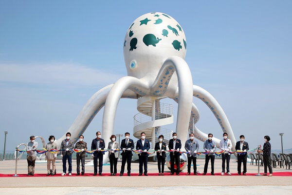 ▲무안군은 지난 1일 망운면에 위치한 무안 낙지공원 노을길 야영장 개장식을 개최했다.(사진제공=무안군)