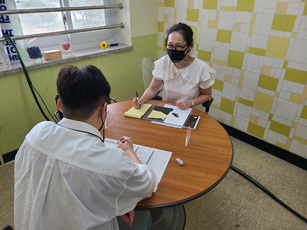 ▲구례군 청소년상담복지센터에서는 여성가족부 지원 프로그램인 청소년동반자 상담이 제공한다.(사진제공=구례군)