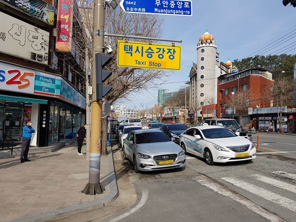 ▲무안군 택시승강장 모습(사진제공=무안군)