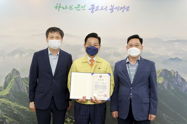 ▲영암군이 행정안전부 ‘2021년도 상반기 지방재정 신속집행 최종평가’에서 최우수상을 수상했다.(사진제공=영암군)