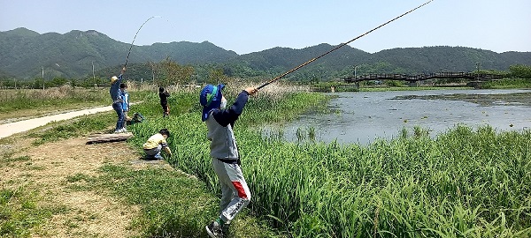 ▲주말체험프로그램 낚시하기(사진제공=강진군)