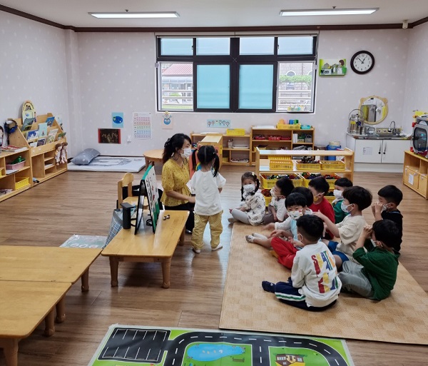 ▲무안군은 7월부터 어린이집 보육교직원에 대한 장기근속 수당을 확대 지원하고 있다.(사진제공=무안군)