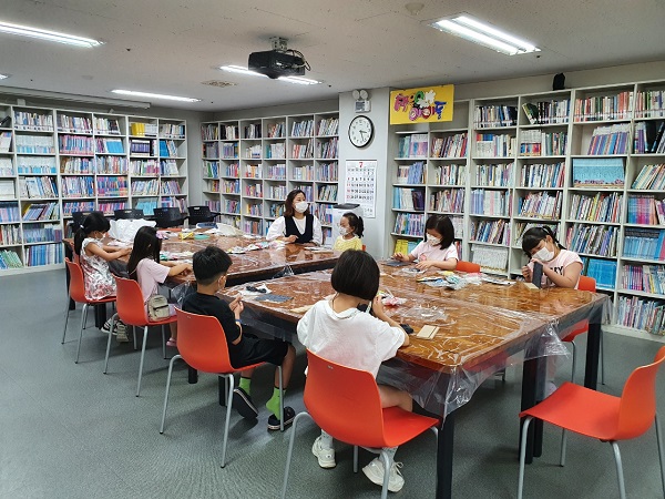 ▲무안군은 오는 11월까지 작은도서관과 함께하는 문화프로그램 지원사업을 실시한다.(사진제공=무안군)