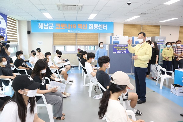 ▲고교생 접종 현장(사진제공=해남군)