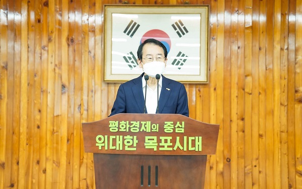 ▲김종식 목포시장은 2일 8월 정례회의를 가졌다.(사진제공=목포시)