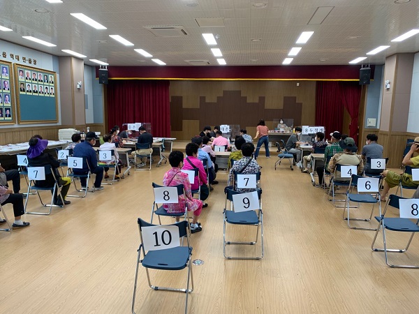 ▲영암군은 모든 군민에게 15만원씩 지급하는 3차 재난생활비 지원사업이 순조롭게 진행되고 있다.(사진제공=영암군)