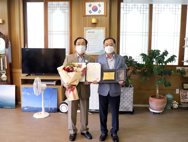 ▲영광군은 지난 5일 ‘사계절이 사는 집’이 5년 연속 전남 10대 고품질 브랜드 쌀에 선정됐다.(사진제공=영광군)