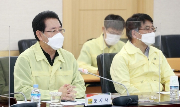 ▲김영록 전라남도지사는 8일 광양시 코로나19 상황실을 방문하고 코로나19 대응상황을 점검했다(사진제공=전라남도 동부지역본부)