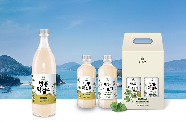 ▲ 여수시가 전국 제일의 방풍주산지인 금오도 방풍을 활용해 지역 특산주인 ‘방풍 막걸리’ 개발을 완료하고 12일부터 본격 출시한다.(사진제공=여수시)