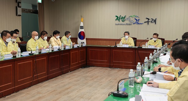 ▲구례군은 지난 11일 2025년까지 중기적으로 추진 가능한 10대 핵심전략사업 발굴용역 최종보고회를 개최했다.(사진제공=구례군)