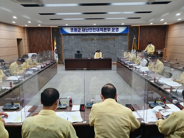 ▲김장오 부군수를 주재로 제12호 태풍 오마이스가 북상함에 따라 영광군은 관내 재해취약지역 현장점검을 통한 보고회를 개최했다.(사진제공=영광군)