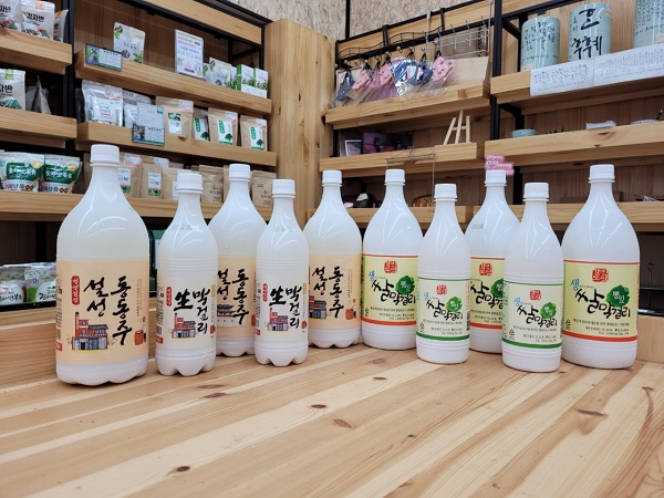 ▲병영설성막걸리, 도암뽕잎막걸리(사진제공=강진군)