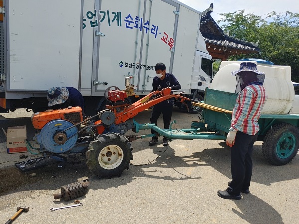 ▲보성군은 지난 20일부터 ‘찾아가는 농기계 순회수리 및 안전교육’을 진행하고 있다.(사진제공=보성군)