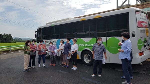 ▲고흥군은 만65세 이상 어르신들과 취약계층을 대상으로 노인결핵 무료 이동검진을 실시했다.(사진제공=고흥군)