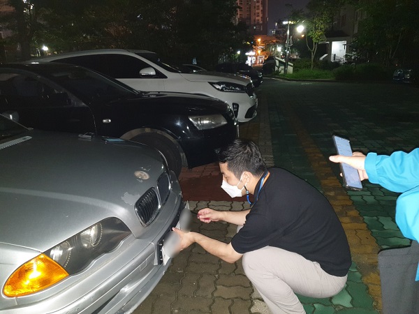 ▲무안군은 체납차량 번호판 야간 영치활동을 실시하고 있다.(사진제공=무안군)