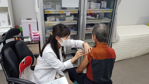 ▲담양군은 65세 이상 어르신을 대상으로 폐렴구균 무료 예방접종을 지원한다.(사진제공=담양군)