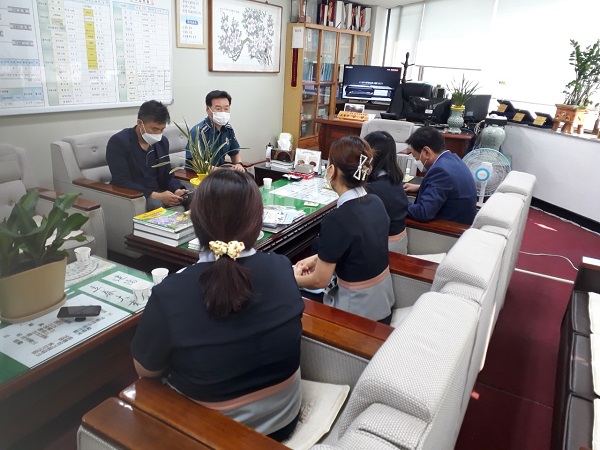 ▲보성경찰서는 관내 금융기관 직원을 대상으로 보이스피싱 예방을 위한 홍보활동을 강화하고 있다.(사진제공=보성경찰서)
