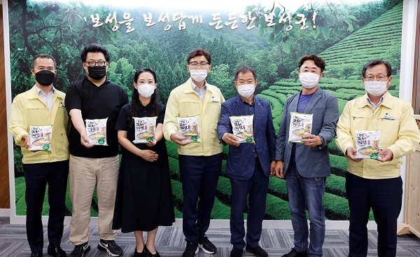 ▲보성군이 녹차라면을 출시하며 음료시장을 넘어 식품시장을 공략한다.(사진제공=보성군)