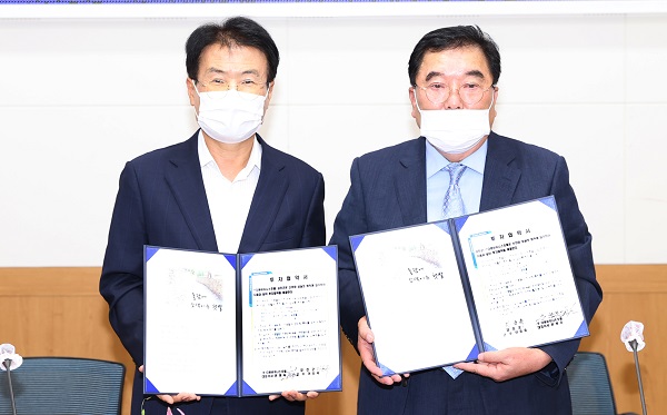 ▲지난 29일 강진군과 ㈜더원 비즈니스 호텔이 MOU체결식을 가졌다.(사진제공=강진군)