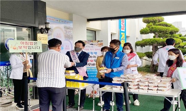 ▲장흥군은 ‘건강한 식습관 실천! 아침밥 먹기!’ 캠페인을 실시하고 있다.(사진제공=장흥군)