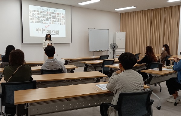 ▲담양군 일자리통합지원센터는 27일 관내 청년들을 대상으로 ‘성공면접 이미지 메이킹 취업특강’을 진행했다.(사진제공=담양군)