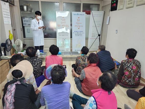 ▲장흥군은 ‘한의약 중풍 예방교실’을 운영하고 있다.(사진제공=장흥군)