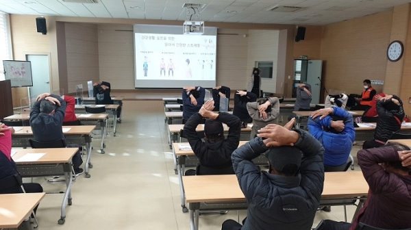 ▲무안군 해제면은 17일 노인일자리사업 참여자 교육을 실시했다.(사진제공=무안군)