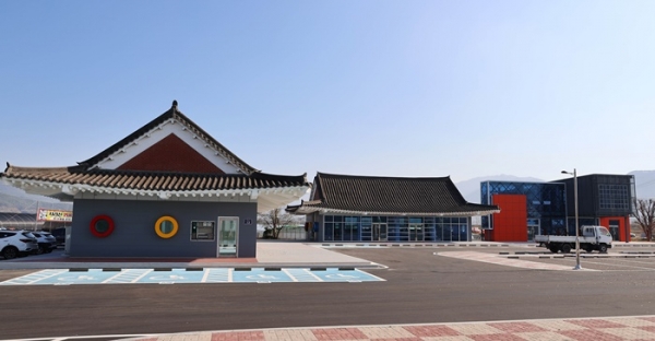 ▲구례군은 마산면 냉천삼거리에 위치한 구)농특산물판매장을 리모델링하여 ‘섬진강 음식특화 마실장 조성사업’을 완료했다.(사진제공=구례군)