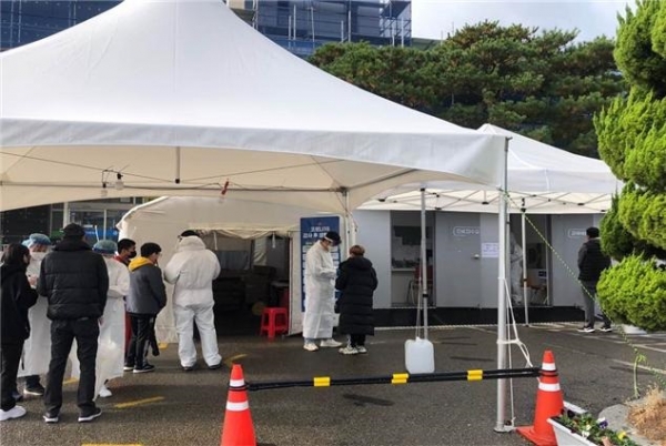 ▲목포시가 코로나19 감염 확산 차단을 위해 취약 분야 선제검사를 강화하는 내용의 행정명령을 23일 발동했다.(사진제공=목포시)