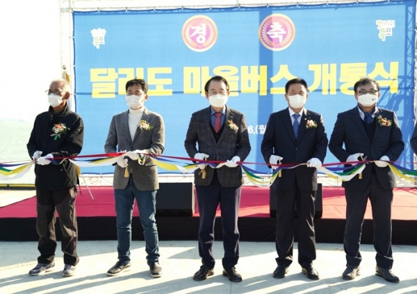 ▲목포시가 대중교통 취약지인 율도·달리도의 마을버스 개통식을 개최했다.(사진제공=목포시)