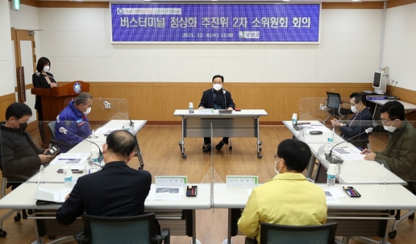 ▲지난8일 강진버스여객터미널 운영 정상화추진위 2차 소위원회가 군청 소회의실에서 열렸다.(사진제공=강진군)