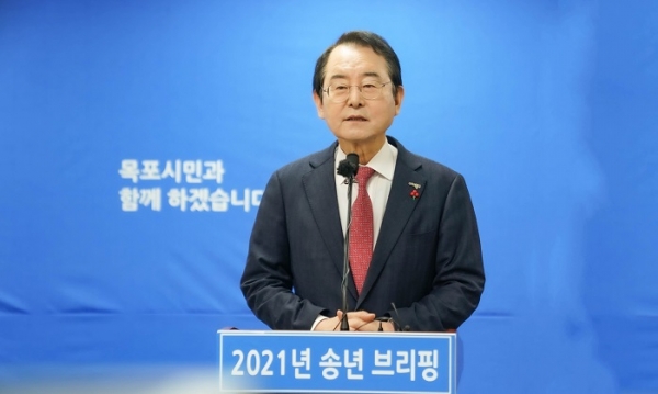 ▲김종식 목포시장이 29일 송년 브리핑을 하고 있다.(사진제공=목포시)
