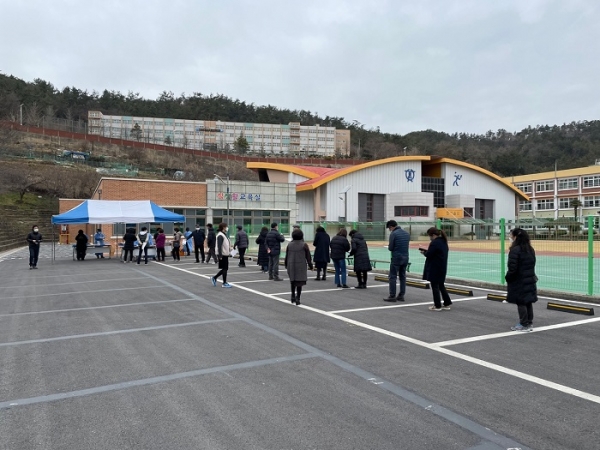 ▲항도여중 임시선별 검사소(사진제공=목포시)