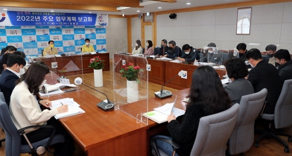 ▲장흥군은 2022년 주요업무계획 보고회를 개최했다.(사진제공=장흥군)