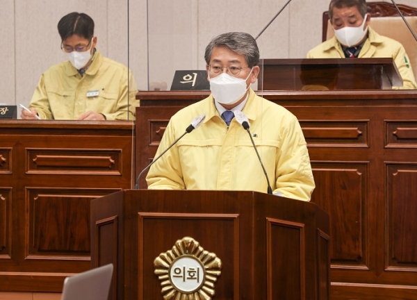 ▲17일 2022년 제1회 추가경정예산안 제안설명하는 김순호 구례군수(사진제공=구례군)