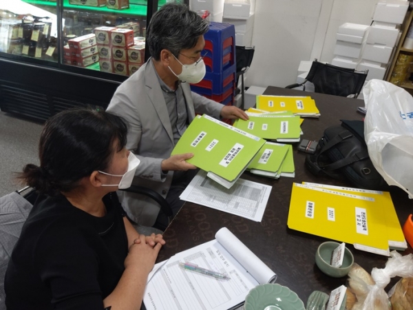 ▲ HACCP 인증을 위한 컨설팅 모습(사진제공=강진군)