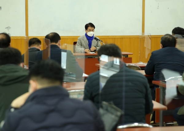 ▲강진군에서는 지난 7일 맥류 부산물 자원화 사업계획을 논의하기 위해 관계자 협의회를 개최했다.(사진제공=강진군)