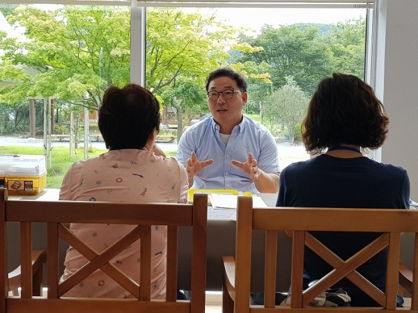 ▲상담중인 김형준 대표(사진제공=담양군)