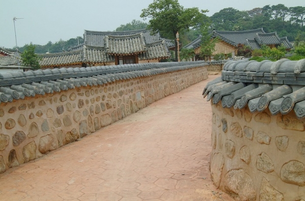 ▲구림 돌담과 한옥(사진제공=영암군)