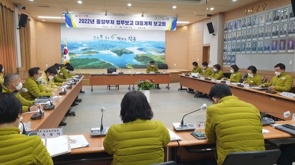 ▲장흥군은 지난 17일 2022년 중앙부처 업무보고 대응계획 보고회를 개최했다.(사진제공=장흥군)