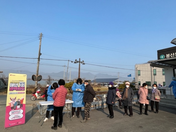 ▲담양군은 노인일자리 사업 참여자 600여 명을 대상으로 지난 14일부터 찾아가는 노인결핵 검진을 진행하고 있다.(사진제공=담양군)