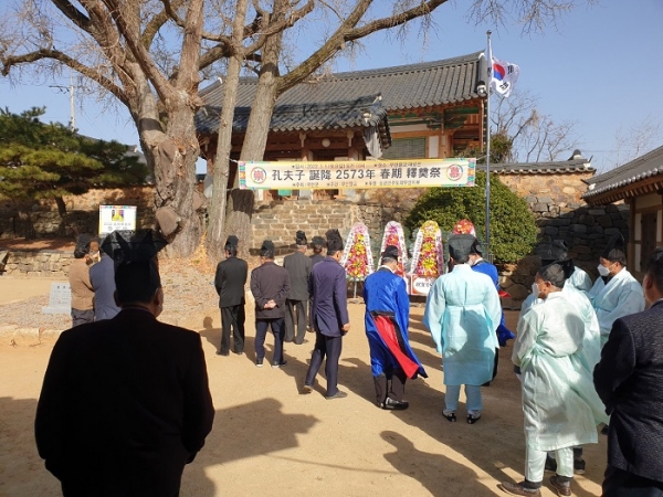 ▲무안군은 지난 5일 무안향교에서 공기 2573년 춘기 석전제를 봉행했다.(사진제공=무안군)