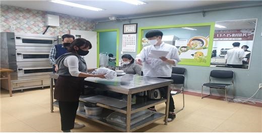 ▲무안군은 임신·출산·육아 등으로 경력이 단절된 여성의 취업역량 강화와 여성의 경제활동 참가율 제고를 위해 여성 취·창업 교육을 실시한다.(사진제공=무안군)
