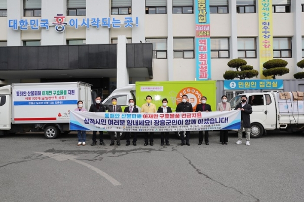▲장흥군에서 강원도 산불피해 주민들을 돕기 위한 구호물품 나눔이 이어지고 있다.(사진제공=장흥군)