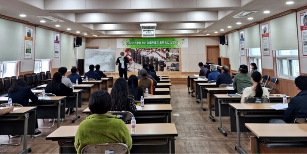 ▲장흥군은 지난 11일 ‘2022년 장흥군 활력 있는 마을만들기 사업’ 추진을 위한 공모 설명회를 개최했다.(사진제공=장흥군)