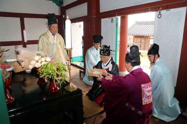 ▲영암군 남해신사제례보존위원회에서는 지난 15일 남해신사 춘계 대제(大祭)를 봉행했다.(사진제공=영암군)