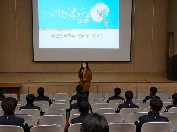 ▲목포시가 지난 15일 목포국제축구센터에서 성희롱(폭력) 예방 및 인권보호 교육을 실시했다.(사진제공=목포시)
