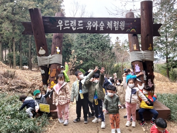 ▲장흥군이 정남진 편백숲 우드랜드에서 2022년 산림교육 프로그램 운영에 나섰다.(사진제공=장흥군)